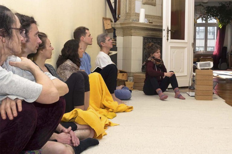 Yoga-LehrerInnen-Ausbildung-Unterricht